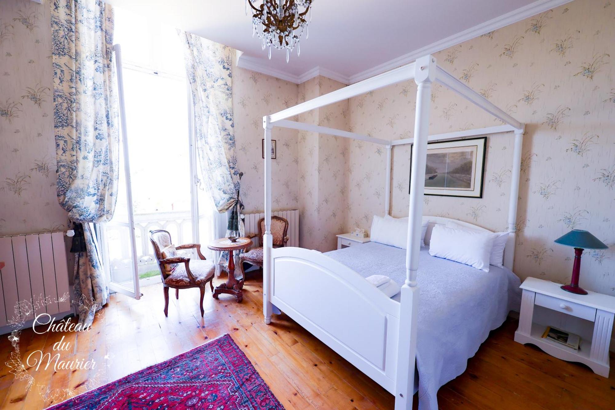Chateau Du Maurier Holiday home La Fontaine-Saint-Martin